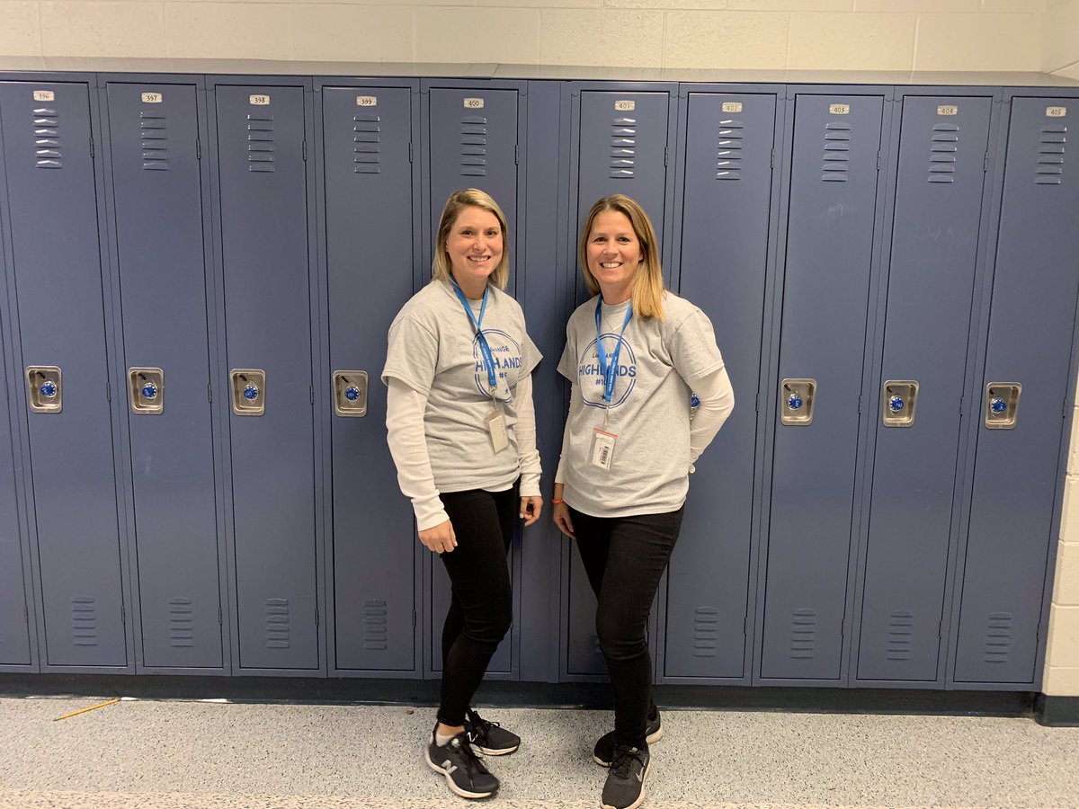 Twinning and winning at HMS today for #RedRibbonWeek2019! #106learns <a href="/mrs_ascheiwe106/">Andrea Scheiwe</a> <a href="/MrsHughes106/">Mrs. Hughes</a> @MrsCagle106 <a href="/jlanciloti106/">Janette Lanciloti</a> @MissWilson106