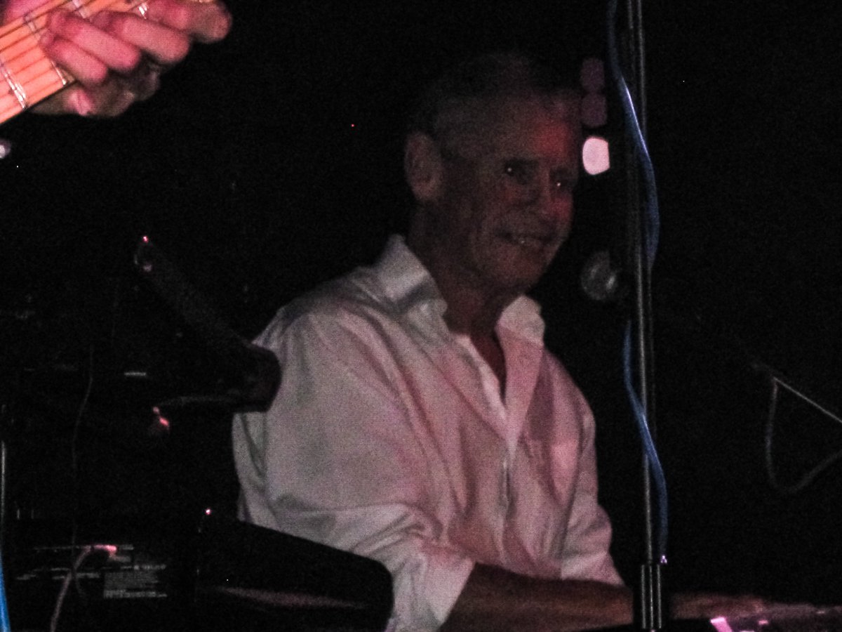 RochelleK1994's tweet photo. Stephen Foster's Secret Gig 2019 (24/10/2019) 4

#photography #photographer #britishphotographer #photographyisart #gigphotography #thequoexperience #statusquo #band #tributeband #johnpeelcentre #stowmarket #suffolk @QuoExperience @StephenFoz @BBCSuffolk @JohnPeelCentre https://t.co/lRLogr30if