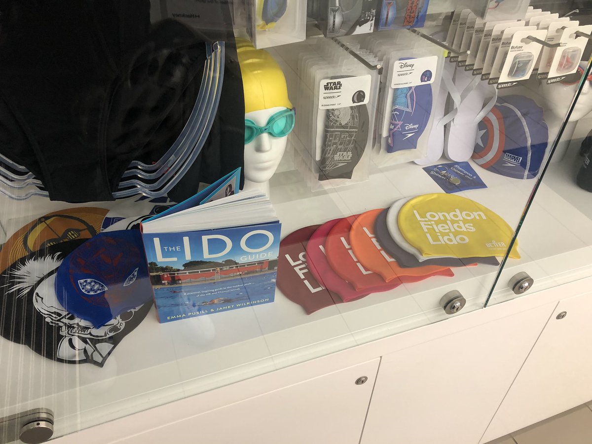 pbradby's tweet photo. Well @LDNFieldsLido, you performed your magic on a cold Tuesday night at the end of October! Went in stressed by the hassles of a day, came out smiling and relaxed. Even spotted a copy of my favourite book @LidoGuide. The lighting is excellent, you should get some @ParkRoadLido https://t.co/MTpHGpFNJS