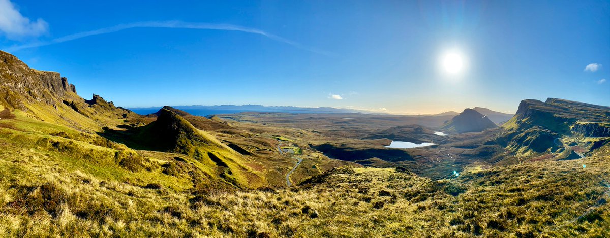 The Quiraing, Isle of Skye — even more beautiful on a sunny day like today. Let me tell you a story about this stunning place. [Thread]