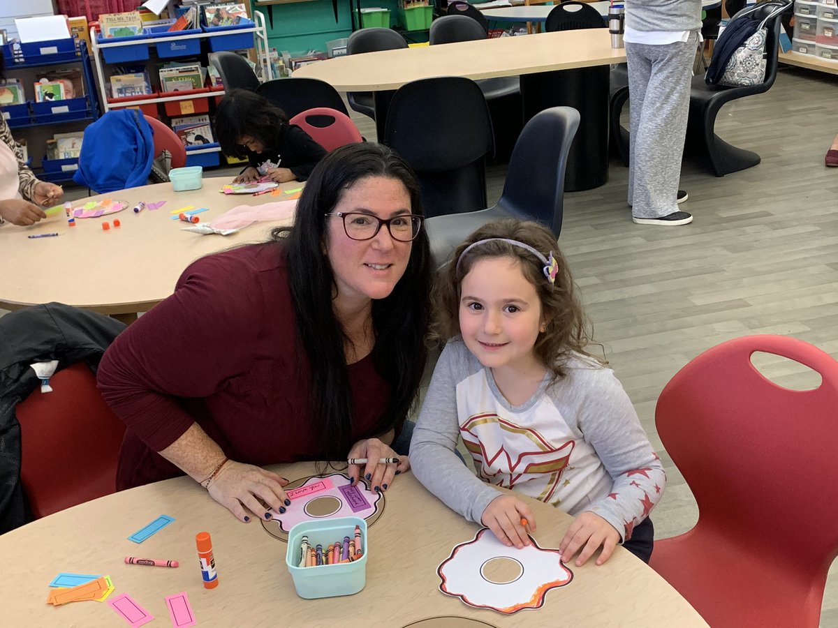 MsImmello112Q's tweet photo. Sprinkled kindness@our Kindness Committee craftivity @Ps112Q We read The Jelly Donut Difference @MariaDismondy, made a donut showing ways to be kind & a sweet treat. Thanks, @MsSpencer112Q for the donuts! @eoanidis @Calborivera @MsHandras @yocasta_polanco #KindnessMatters https://t.co/IjruwyaCM6