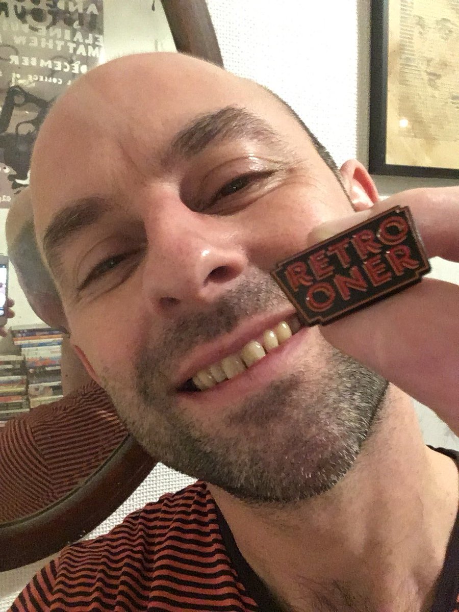 mister_robins's tweet photo. officially a #RetroOner as of today! thank you #hammerlegend @AndrewFinnigan_ for surprising me with this badge! was not expecting to find that on my doorstep and thank you @elisjames and @nomadicrevery for helping me through the last 10 months of darkness, itβs been amazing π https://t.co/k7cTaP2mk5