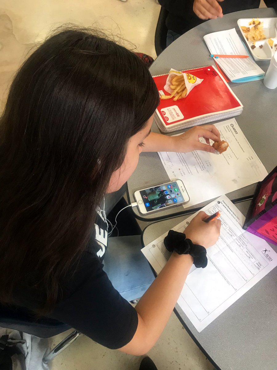 educategalore's tweet photo. A little lunch and a little studying! Working on her TRF!💪🏼#ThisIsAVID Love the independent determination from this #scholar 💜 @SMCISD_AVID @GoodnightSMCISD @mrs_linebarger @MsDeVosRoy @LozanoAvid @Mrs_Harris25 Happy Principal Heart @GoodnightSMCISD 🙌🏽 https://t.co/iBaI8vQiPO