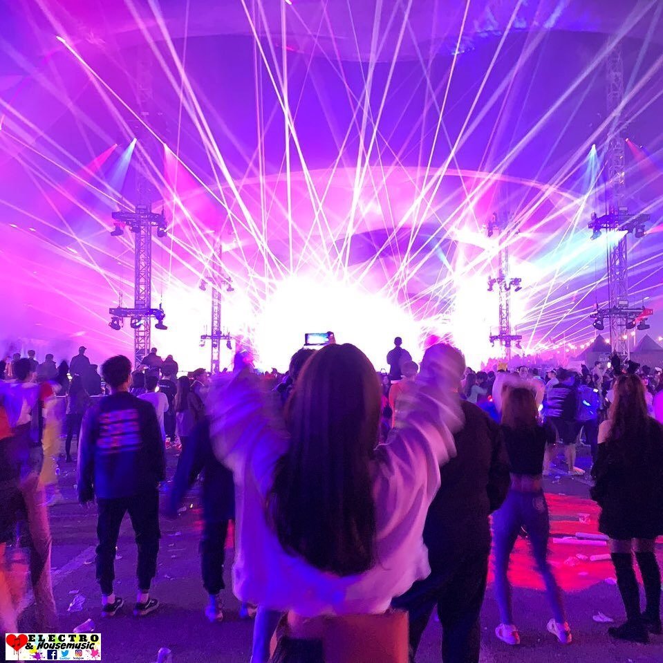 DJElectroHouseL's tweet photo. Perderse en la locura de la noche @EscapeKR
2019๐คก โคโซ๐๐บ๐๐๐โ๐ฅ#escapesocal #escapehalloween #escapekorea #insomniac
#electro #electronicmusic #tomorrowland #rave #edmlove #edm #ibiza #party #MusicFestival #edclv2020 #EDMlife #dancing #Ultra2020 #ravegirls #edmgirls https://t.co/JpTmEDsxE8