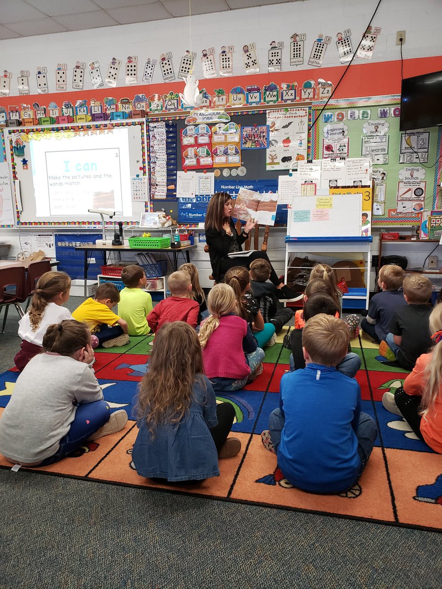 AngieBonefas's tweet photo. Saw some amazing things happening today. Literary workshop is alive and S are thriving. Thank you @hritter10 for your time and expertise! I spy "I can" statements @erinburmeister &amp; @DonnellyICSD https://t.co/4prA2oEz8J