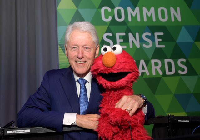 SamanthaMaltin's tweet photo. Thrilled to be at the #CommonSenseAwards tonight to honor @SesameWorkshop and our commitment to helping children grow smarter, stronger, and kinder! Thank you @CommonSense for honoring Sesame with the Legacy Award. https://t.co/7aJNz5fsfe