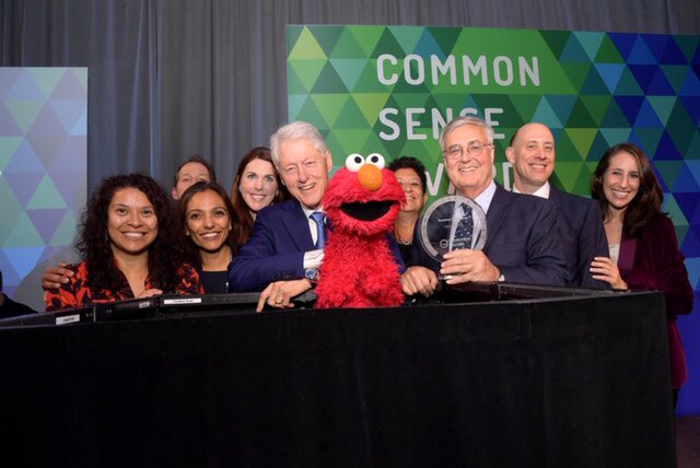 SamanthaMaltin's tweet photo. Thrilled to be at the #CommonSenseAwards tonight to honor @SesameWorkshop and our commitment to helping children grow smarter, stronger, and kinder! Thank you @CommonSense for honoring Sesame with the Legacy Award. https://t.co/7aJNz5fsfe