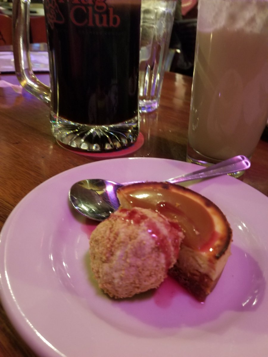 Around_Seattle's tweet photo. Great time tonight for #Mugclubmembers @theRAM Federal Way with a costume contest included to see who dressed up to win a free Mug Club membership for next year. We lost out this time. But there is always next year. https://t.co/1feISuXLR9
