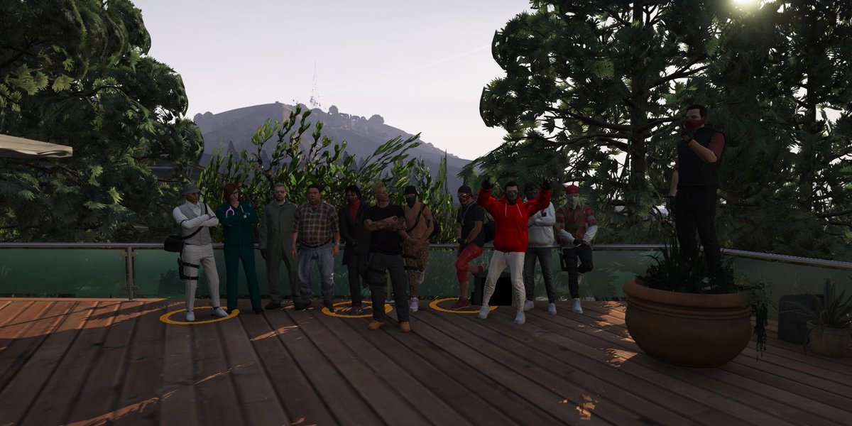 Thrille_net's tweet photo. A party round Travis'?! Count us in - we're all one big family in #GroveRP!
#GTAV #FiveM https://t.co/Zgb8Wu8OLr