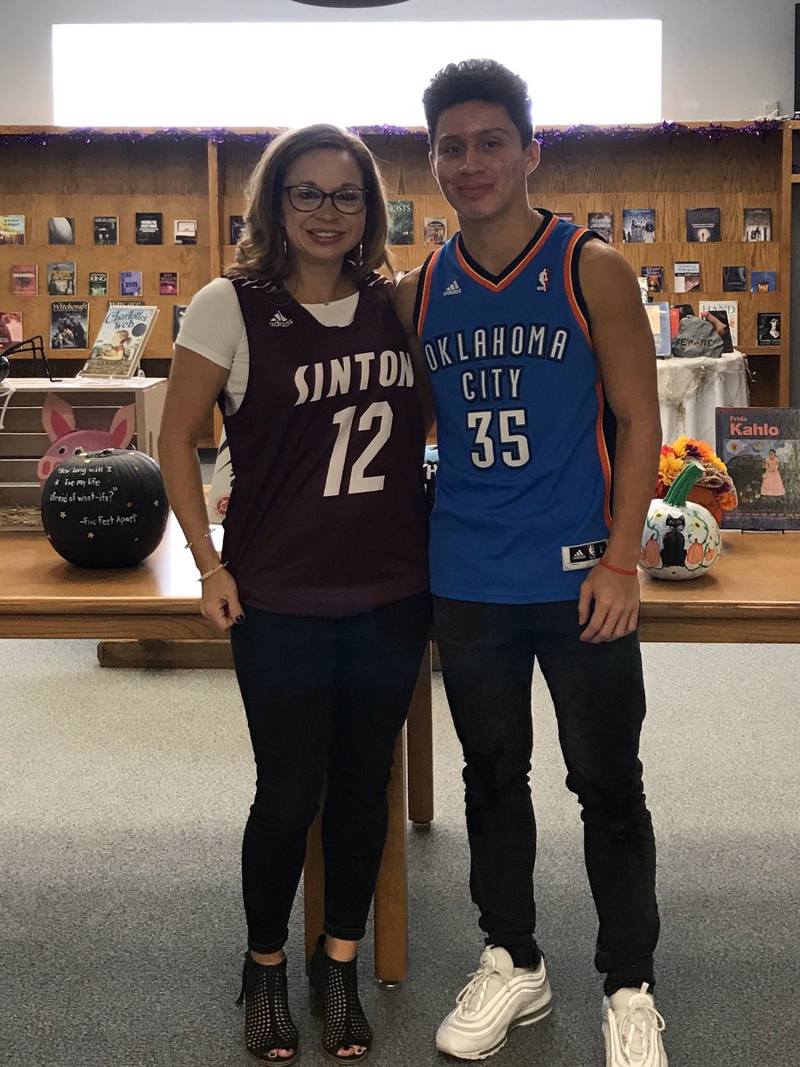 deevilla0926's tweet photo. Jersey day... my MVP #12 Basketball 🏀 starts tomorrow I’m so READY!!! #lastpirate #sintonhoops https://t.co/O1xseZkksj
