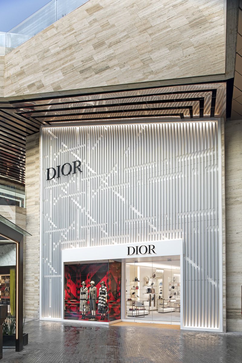 4ngelVazquez's tweet photo. La casa @Dior refierza su lazo con México y abre un nuevo capítulo en su historia con la inauguración de su 1ª boutique en la que introducirá las colecciones de hombre, ubicada en el corazón del centro comercial @ArtzPedregal #DiorMexico https://t.co/IJ9G1SbaP4