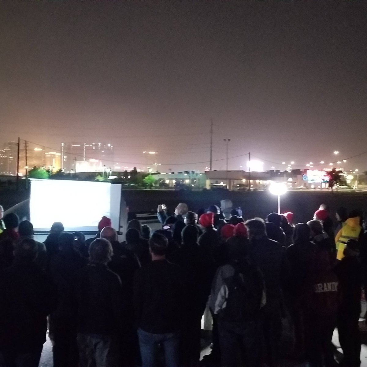 SundanceMedia's tweet image. And #Pix4D has the audience engaged with #Pix4Dreact &amp;amp; #Pix4Dmapper.  What a game changer in the field &amp;amp; a mapper template for #NightMapping.  Thank you Angad for showing it off!