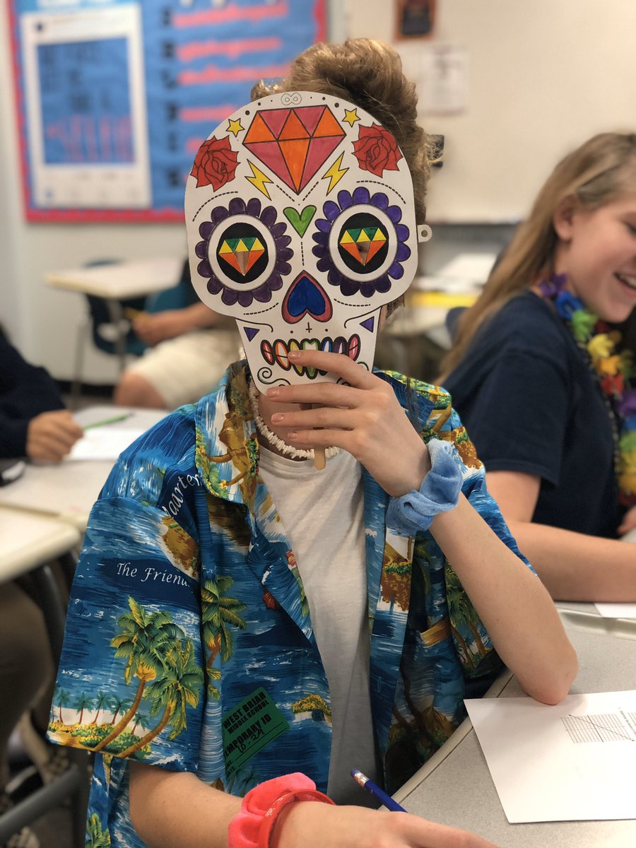 MrsEppsMath's tweet photo. #leioffdrugs 🤛🏼💪🏼 some fun photos with students in #Hawain #shirts #redribbonweek #wearewestbriar @WestBriarMS #middleschool https://t.co/v2X7CXuhq7