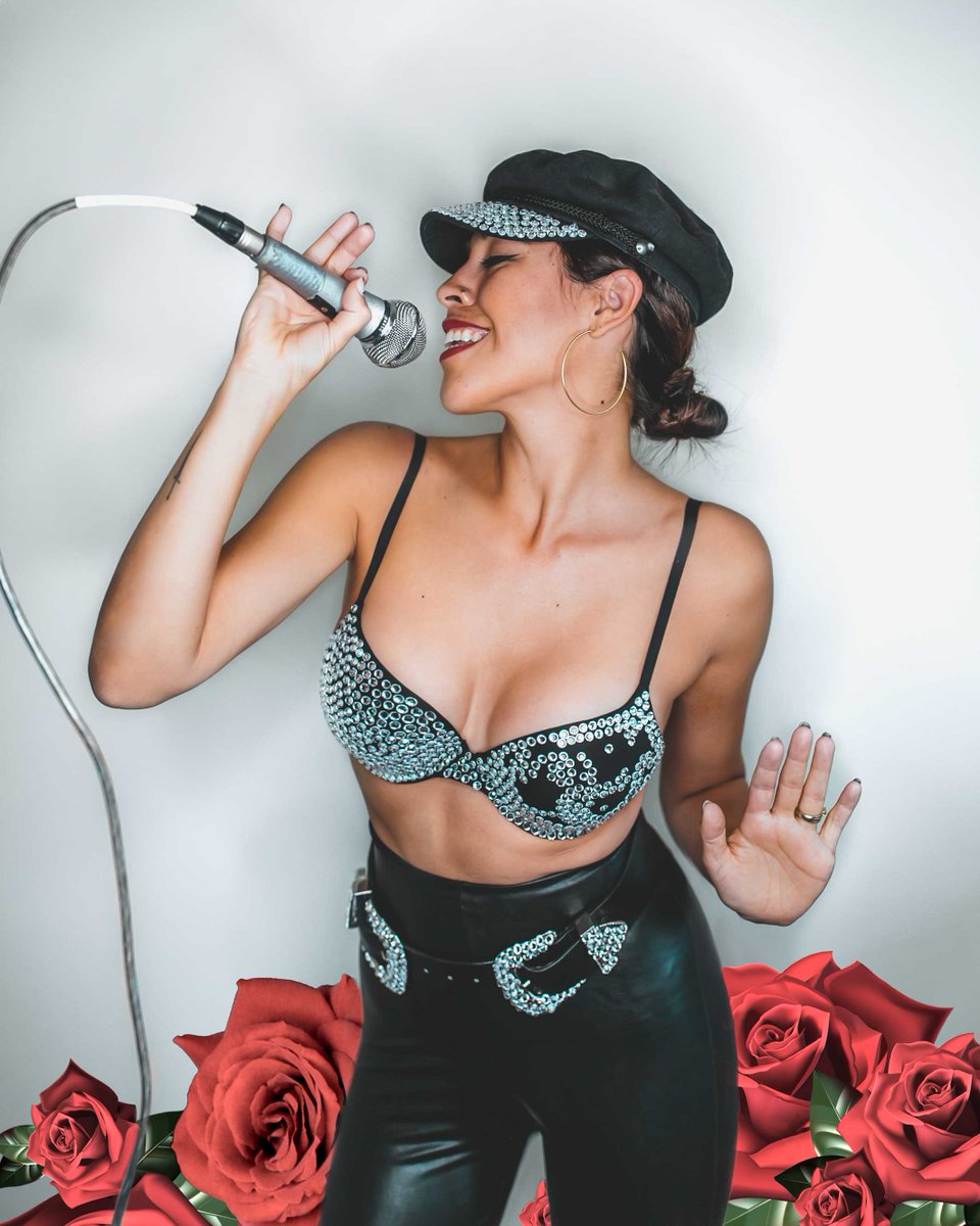 FrancescaFelix's tweet photo. bringing #selenaquintanilla back from the dead. #halloweencostume https://t.co/d15XjyboYV