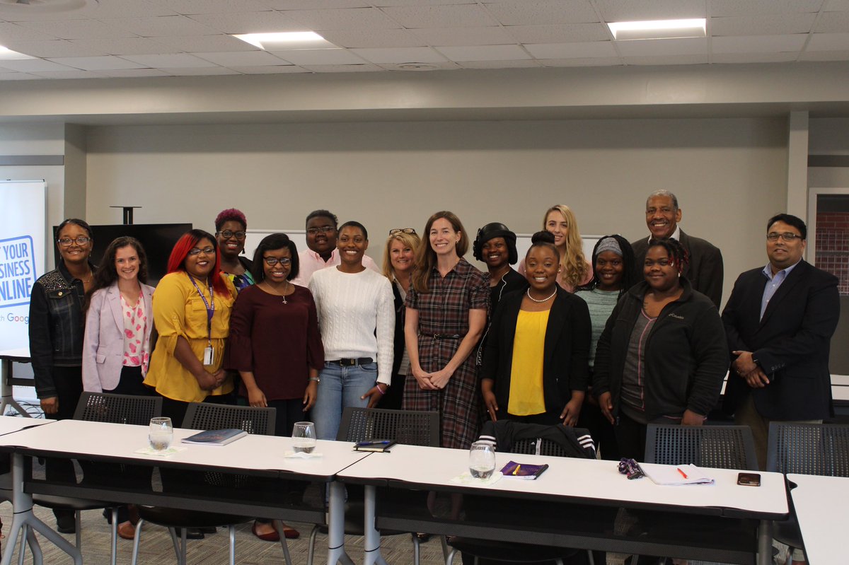 BetoForSC's tweet photo. Enjoyed meeting the @wbcofsc and speaking w/ students &amp; faculty, many of whom are entrepreneurs. Women-owned businesses are a driver of economic growth, and we need to expand entrepreneurial centers like this to ensure people have access to capital to launch their own business. https://t.co/n8NKhwnrf3