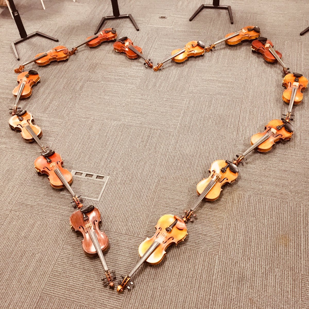 bryonymorrison's tweet photo. Second violins are the heart of the orchestra so we made a heart out of second violins! https://t.co/vllZ841Ics @TheCBSO @batonflipper @NYO_GB @ncogb @NickyBenedetti @TheStradMag #TeamSeconds #YORiteofSpring #YouthMusic https://t.co/DySrzBoGXw
