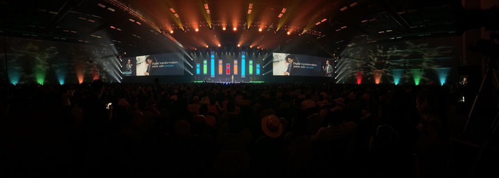 jruizbot's tweet photo. Absolute full house! #CiscoLiveLA https://t.co/yovetLHM3e