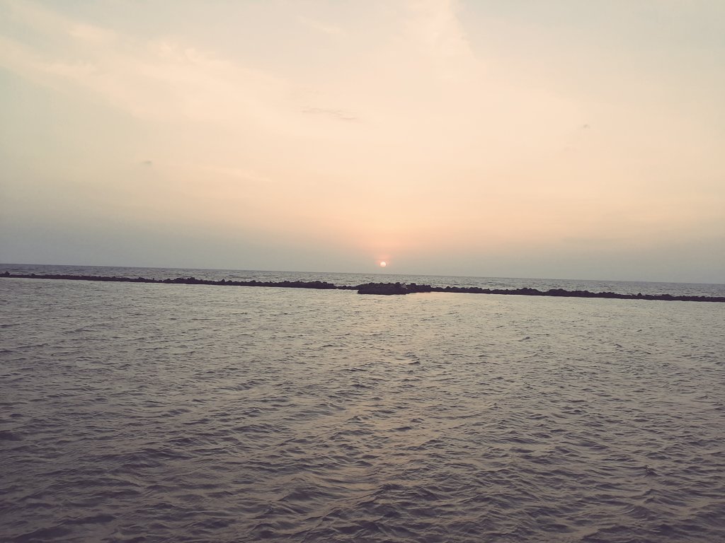 Senja dipantai akarena