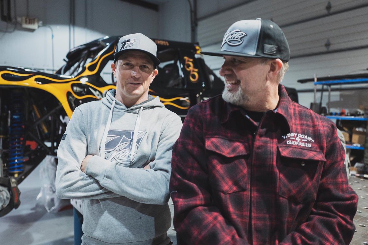 audif1_'s tweet photo. Hanging out with the locals. 🇺🇸 @popeofwelding https://t.co/C1EMgNhgVb