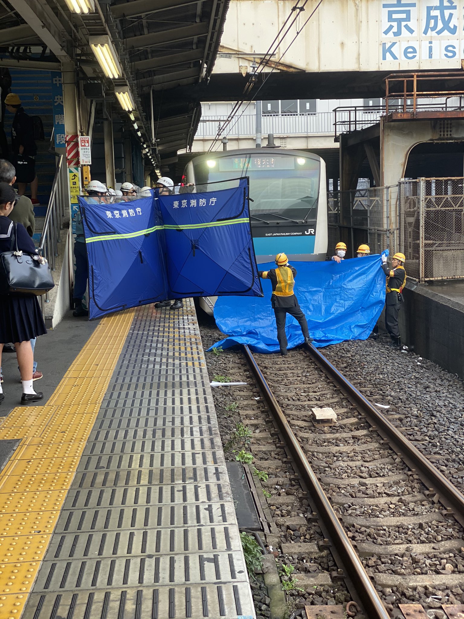 京浜東北線の日暮里駅の人身事故現場の画像