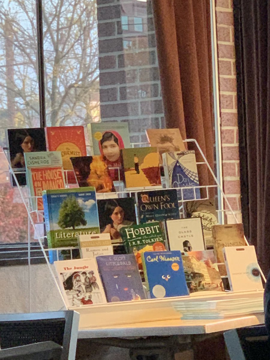 tchrlisa3's tweet photo. #ELA workshop @junipergrill with @PearsonPreK12 #worthit #tlap #meetthemwheretheyare #pearson #perspective #KidsDeserveIt #VikingP3 https://t.co/UkT1FSJjFC