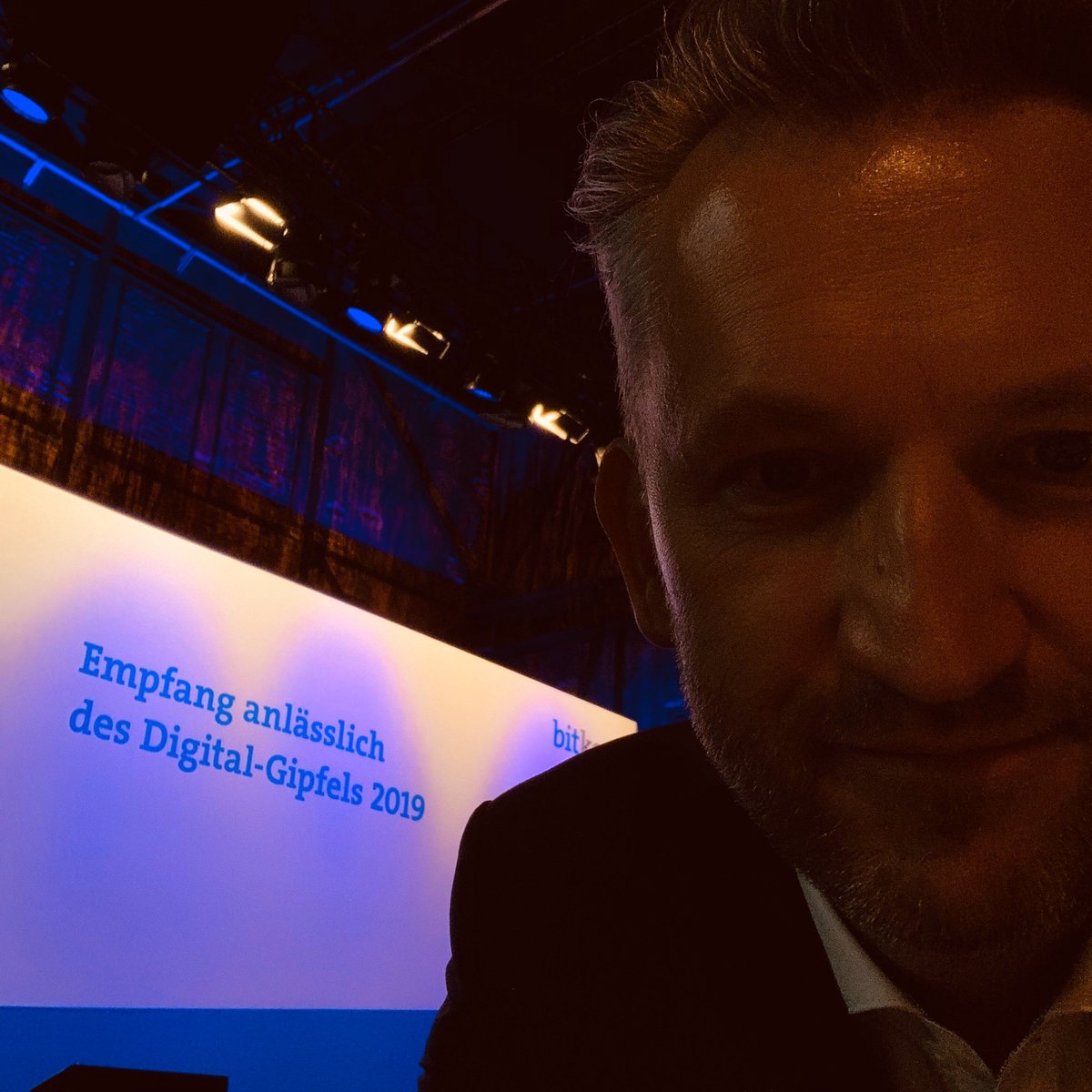 FrankJorga's tweet image. Communicative connection between politics and business. Great people and discussions at the evening event of „Digital Gipfel 2019&quot;. #WebID #webidsolutions #digital #digitalidentity #digitaleidentitaet #onlinesigning #AI #identification #digitalgipfel19 #bitkom #lovemyjob #germany