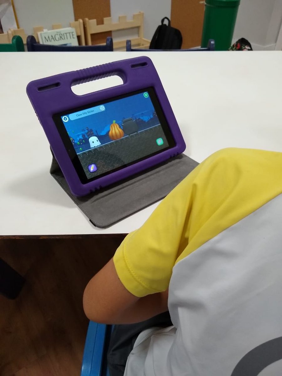 Bricks4KidzBarr's tweet image. Hoje na Escola Eleva oa alunos da turma de programação criaram uma história com personagens do Halloween 🎃! Ninguém queria ir embora após terminar a aula! 😂😂
.
#codespark @codesparkceo #code4kidz #bricks4kidzbrasil