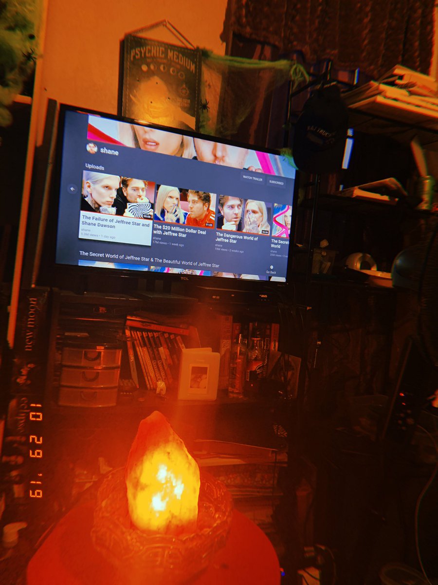 Best_Butch_'s tweet photo. @JeffreeStar Patiently waiting 👀👀 https://t.co/NgZ70KzX9h