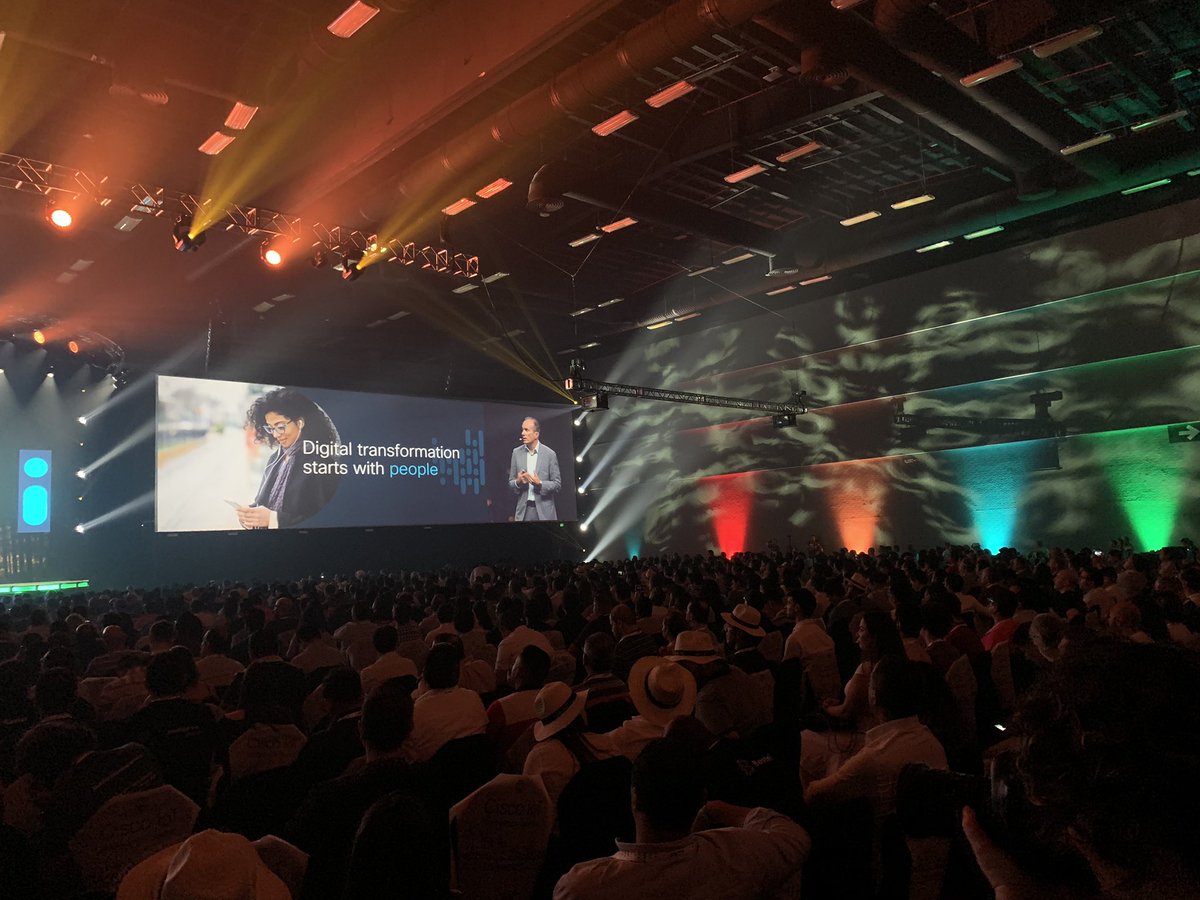 jruizbot's tweet photo. #CiscoLiveLA amazing!! https://t.co/tY2b1c44TP