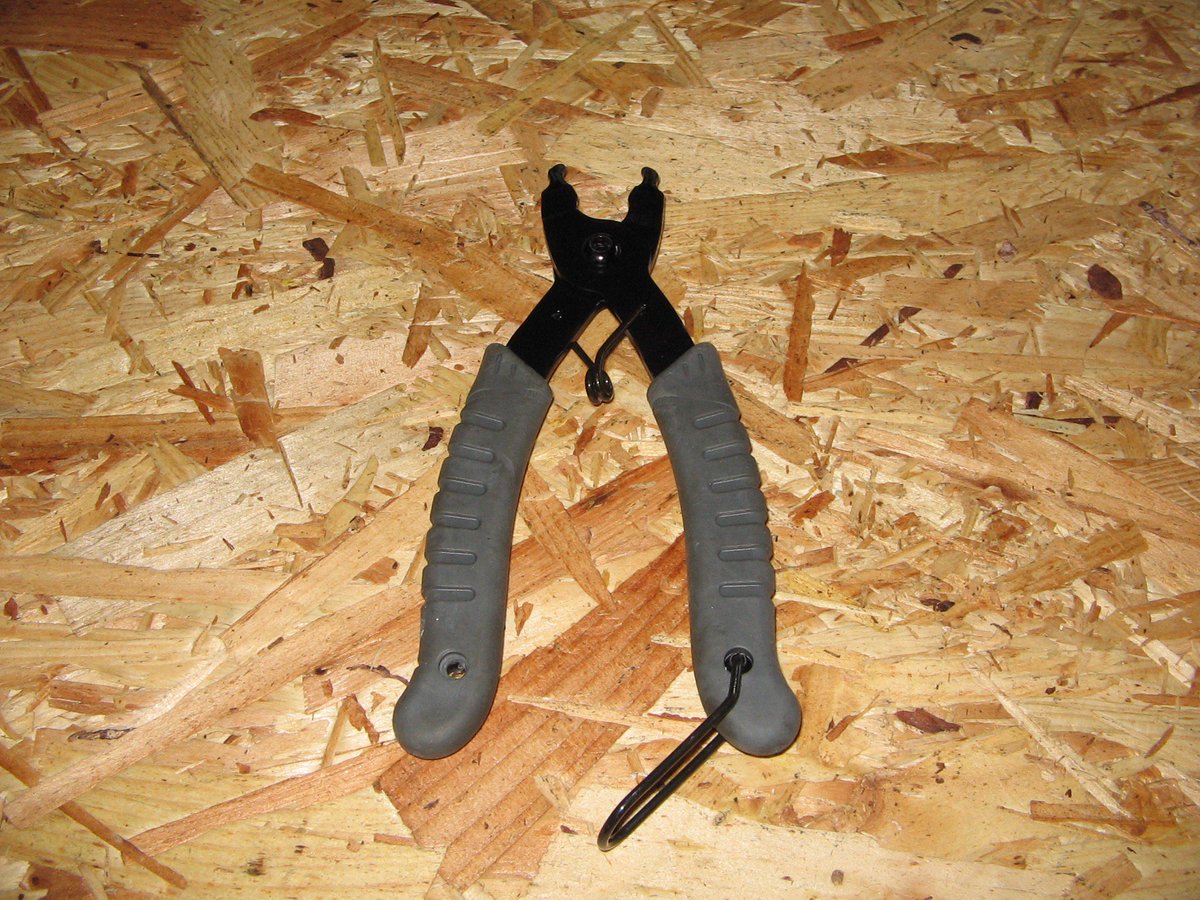 GuyMartyr's tweet image. Do you ever buy a tool which completely changes your life in an instant? I&apos;ve just acquired a bicycle chain quick-link tool - amazing! 
#excellenttools