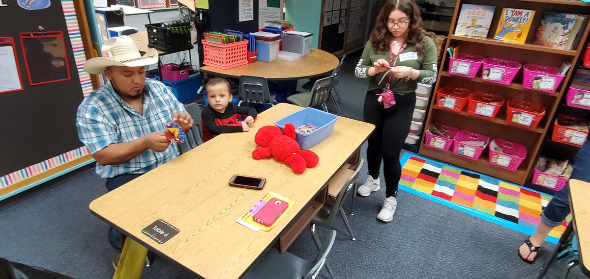 Fielders_Force's tweet photo. Blooming in Mexico with beautiful paper flowers! 
@hairgrovecfisd #CulturesAroundTheWorld @CyFairISD https://t.co/ARVNzL1Ufh