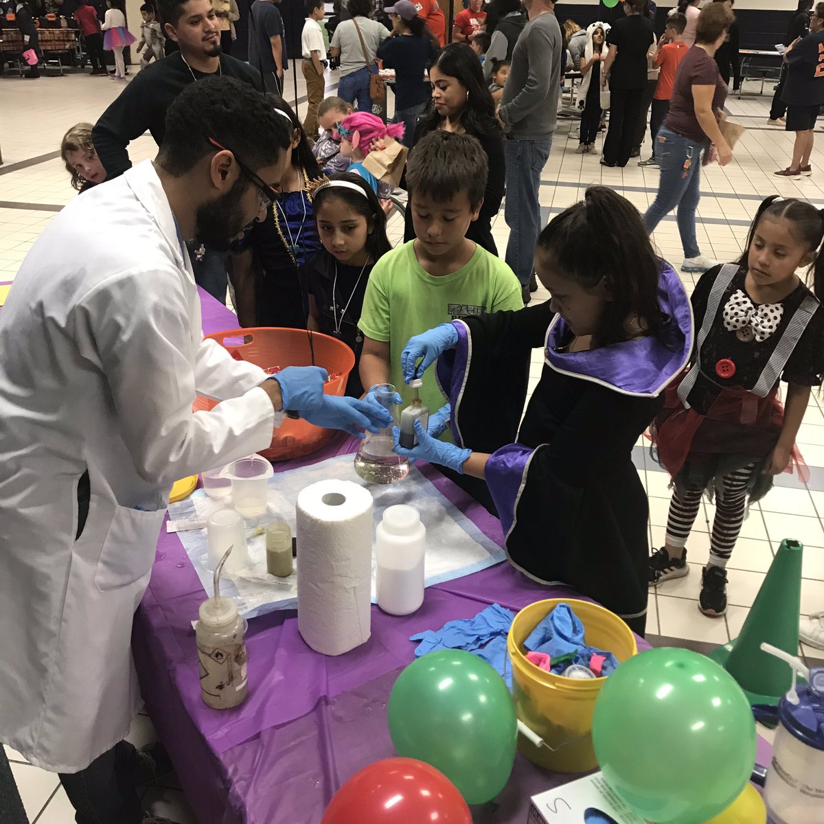 GloydJaelyn's tweet photo. It’s a Community affair! Thank you Flotek for your continuous support! 
#familyfunnight #fraziergators #Neversettle @CFISDScience @fraziergators https://t.co/5Vbn35ug8y