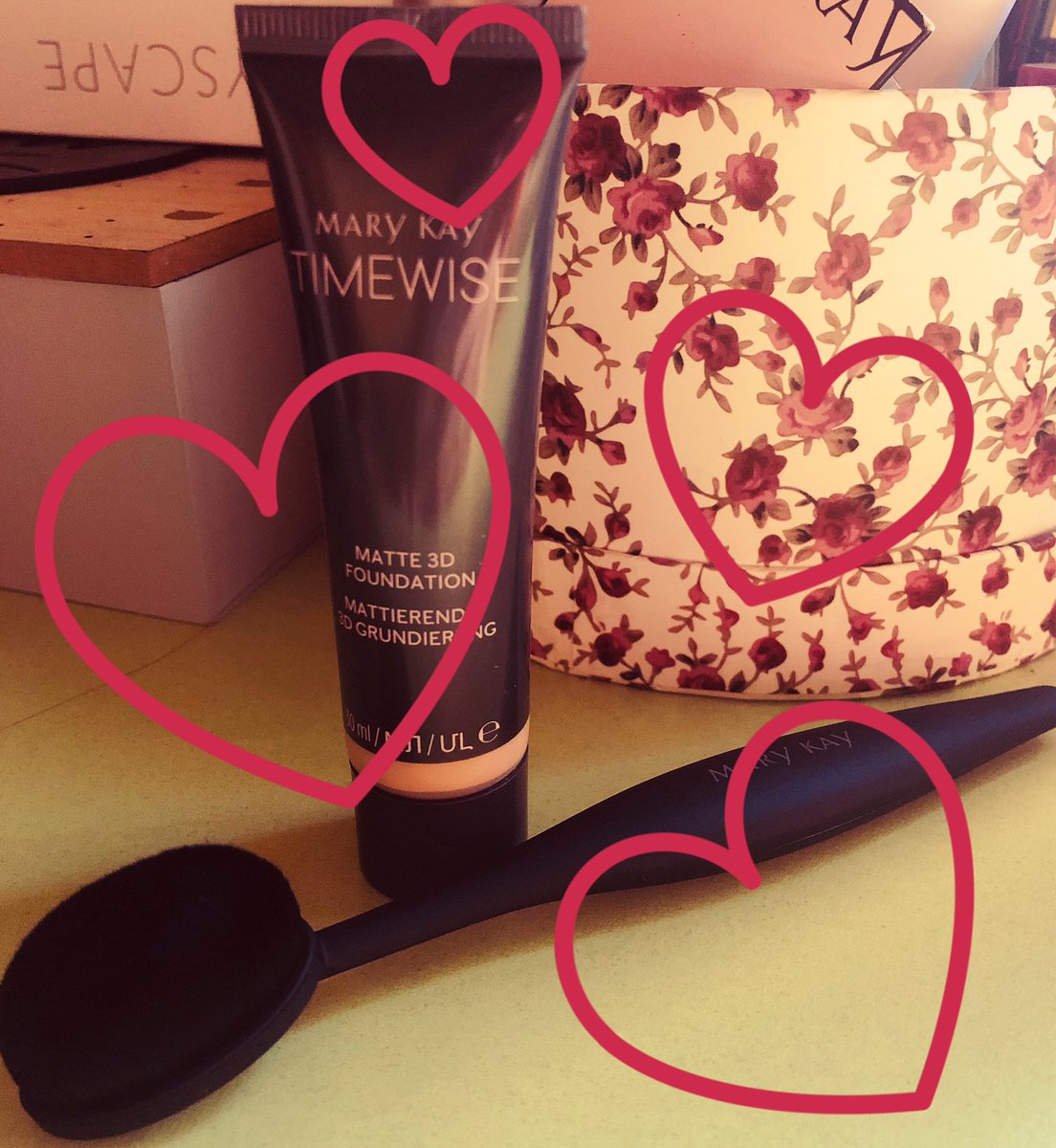 Lia_MoRaLM's tweet photo. Mis nuevos imprescindibles de @marykayespana                                                  No puedo estar más In Love de mi nueva base TW 3D 😍 https://t.co/askTk563Y9