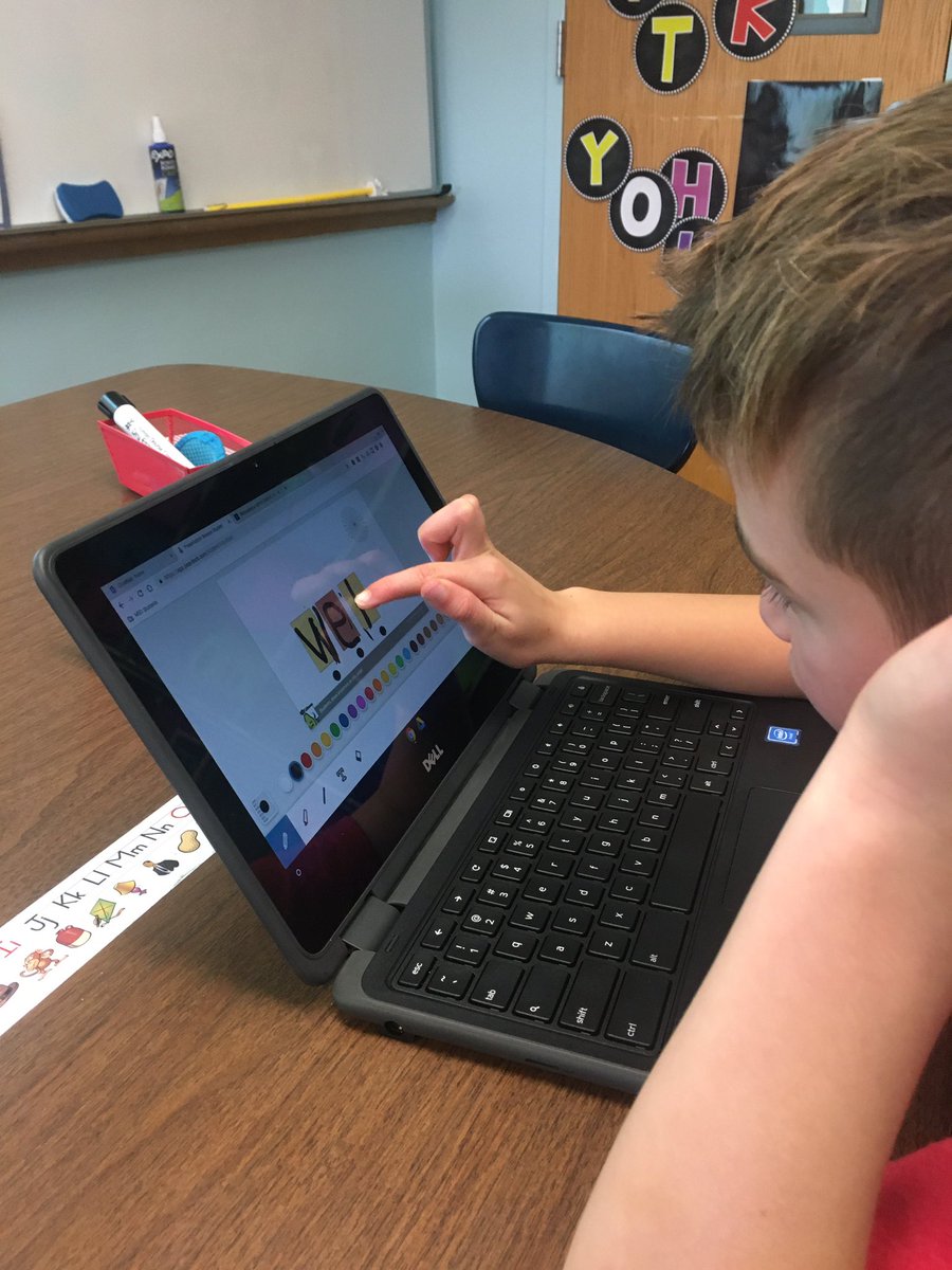 PiotrowskiFFE's tweet photo. First grade students using @PearDeck to read and write CVC words. https://t.co/z4PZGi2Yi1
