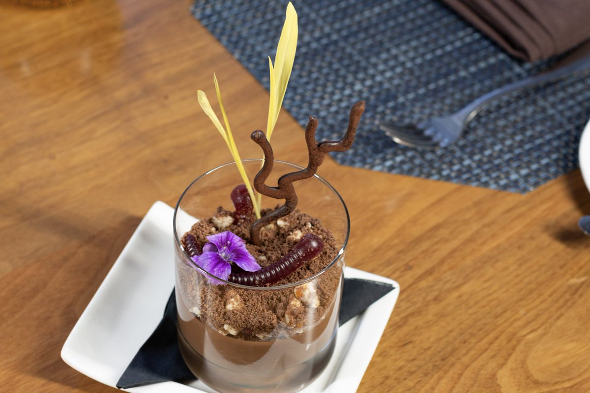 BarrymoreLV's tweet photo. Savor tonight with our Dirt dessert. https://t.co/1PDQRXdJCq