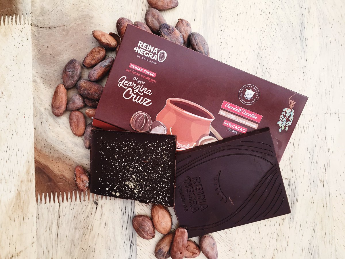 ReinaNegraChoco's tweet photo. Una barra de chocolate dulce, nuez moscada y anís estrella. #mayora #geocruz #chocolate #beantobar #cacaomexicano https://t.co/RGW1h9fMEF