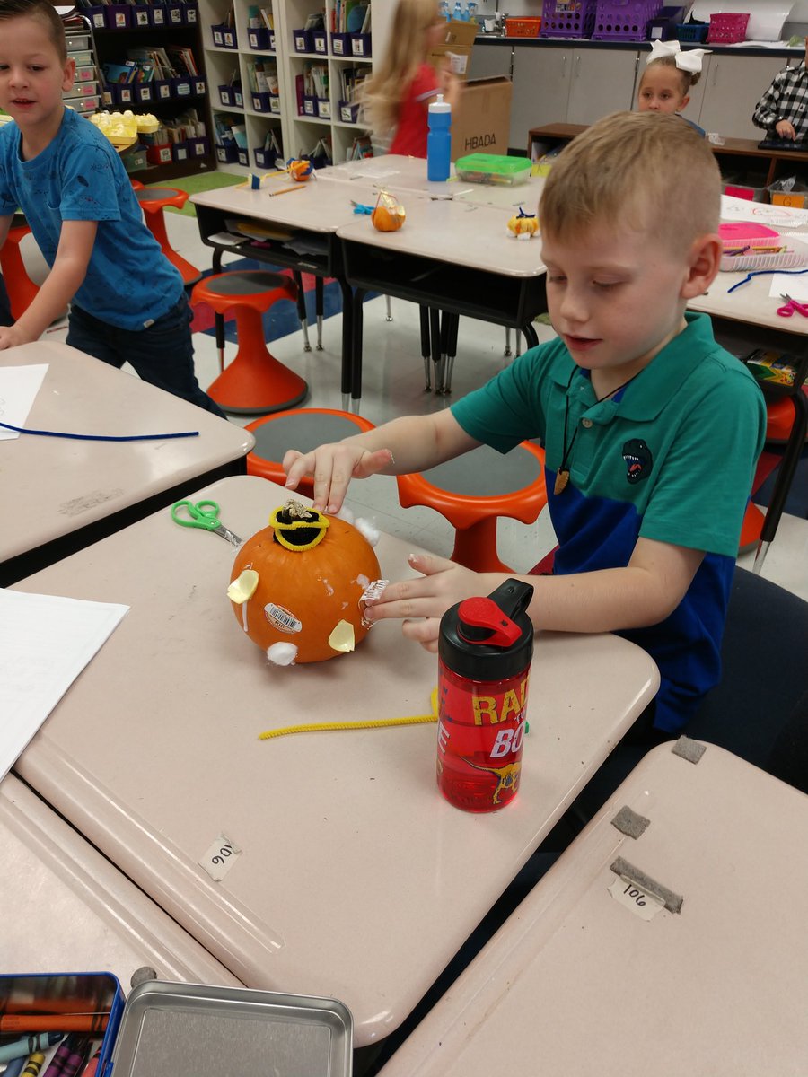 LStephenson55's tweet photo. Designing pumpkin inventions! @YCSD #BMESInnovates #STEM #STEMeducation https://t.co/QFIQQjgrwk