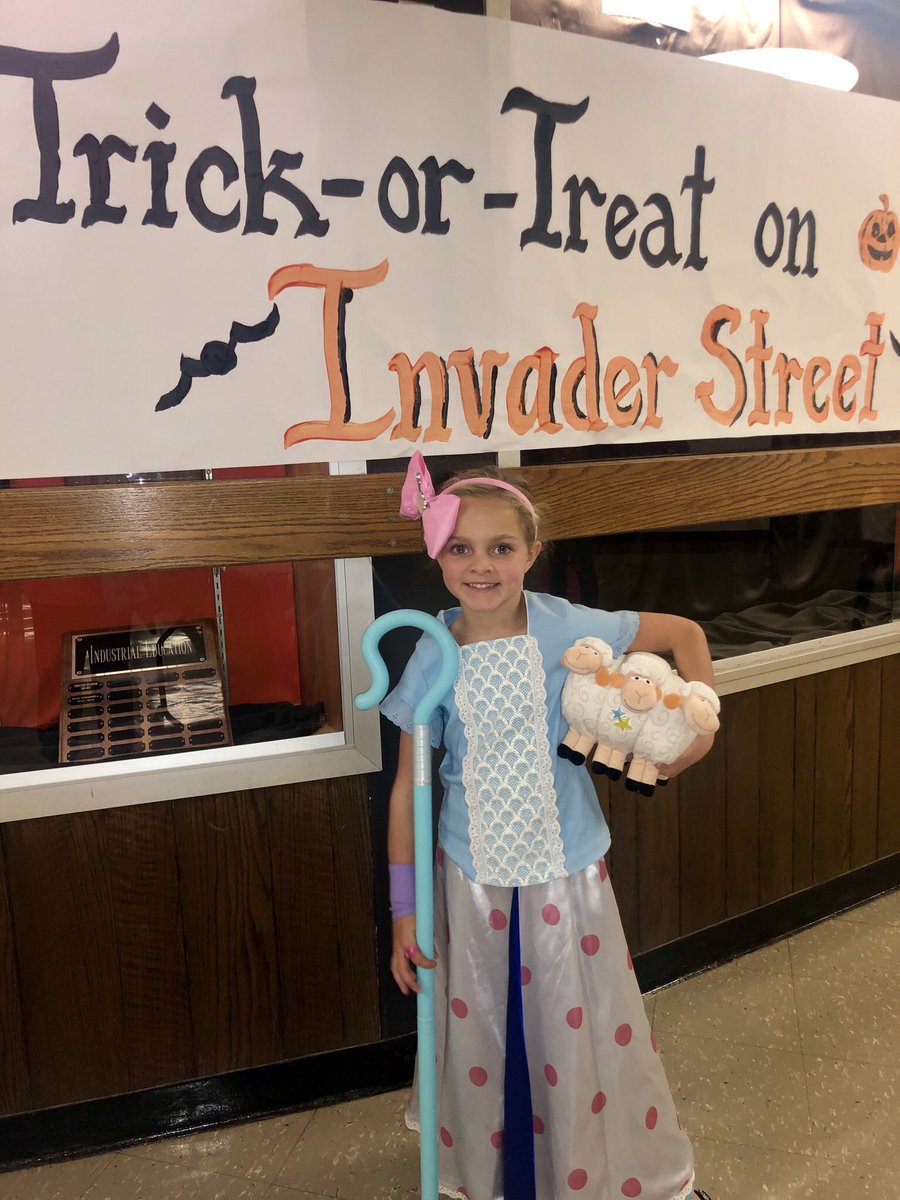 kruppycake's tweet photo. @NormandyHS Thank you to the awesome Normandy students and staff for a very fun Trick-or-Treat on Invader Street!!! https://t.co/YHV0HUCoPq
