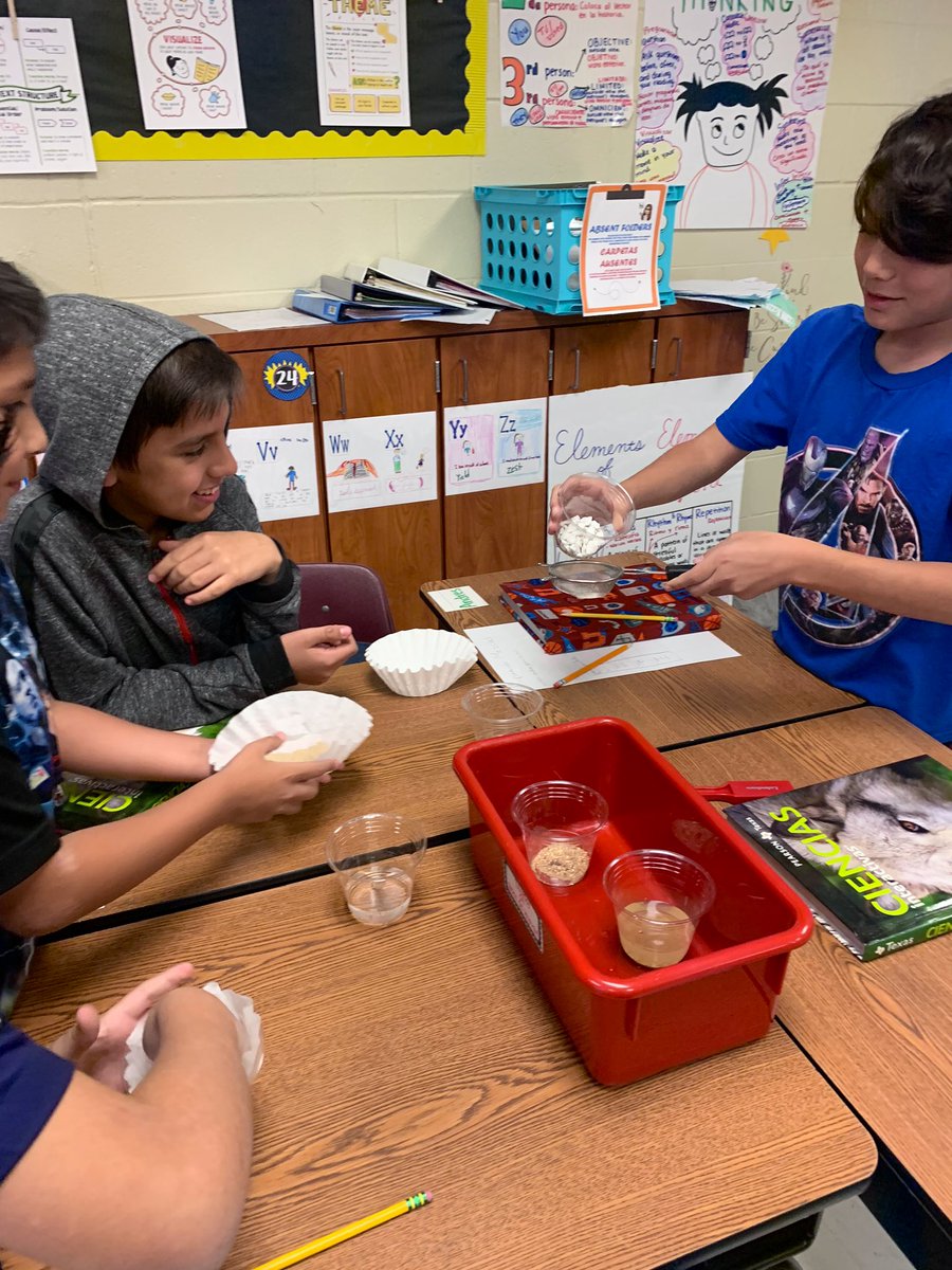 maestra_cavazos's tweet photo. ¿Cómo se separa la arena con limaduras de hierro, arena con grava, arena con agua, y .... sal con agua? 🤔Mini-investigación sobre como separar #mezclas y #soluciones utilizando diferentes instrumentos científicos. #duallanguagerocks @scholarpride https://t.co/wp4HvUVCn1