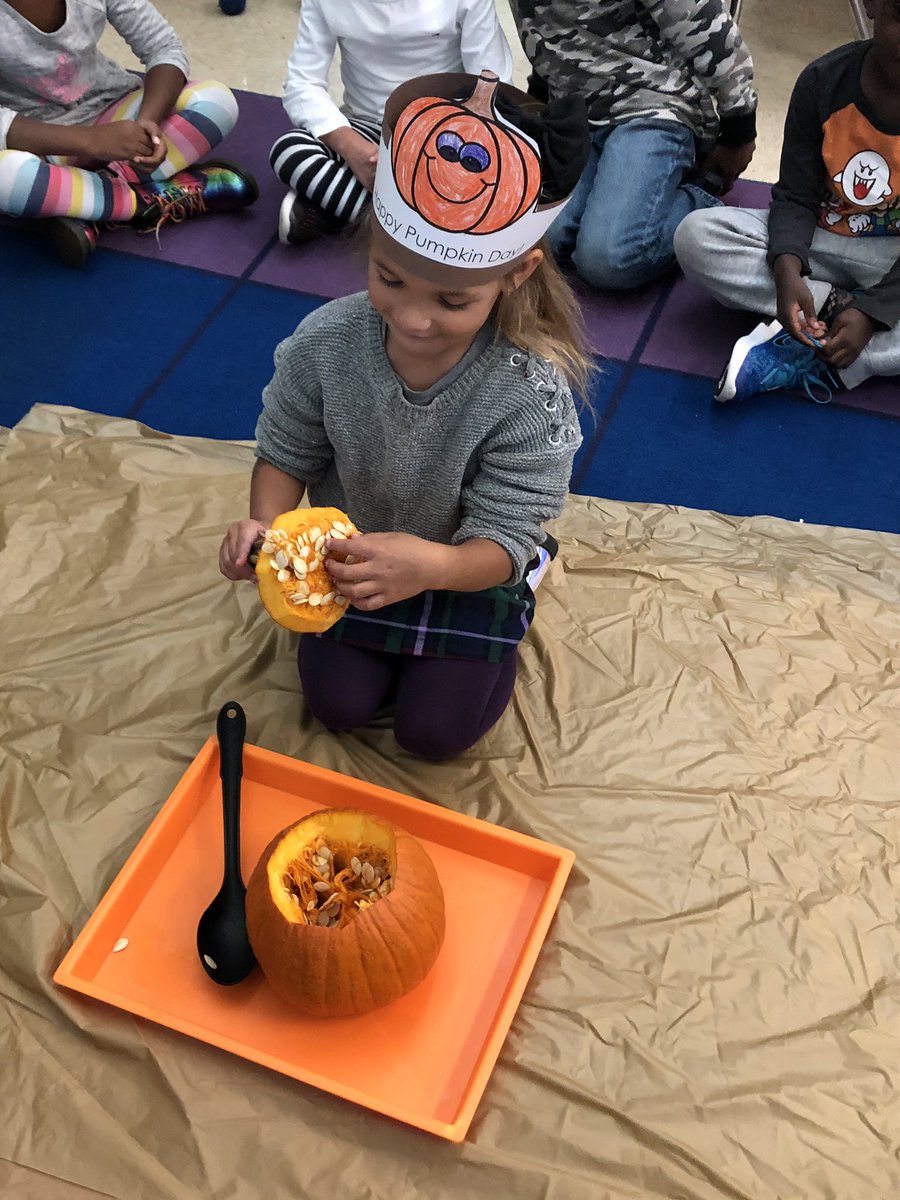 emily_m_smith_'s tweet image. After our field trip to the pumpkin patch, we celebrated pumpkin day! We used our senses to describe how a pumpkin feels on the inside and outside, then we labeled the parts of a pumpkin and created a pumpkin craft! #Kindergarten #handsonlearning #lses