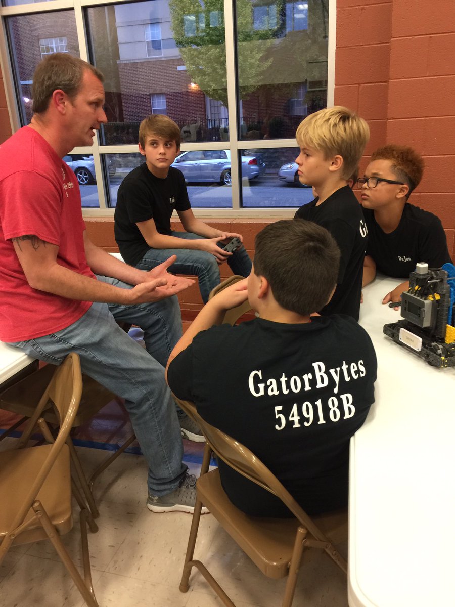 GilbertSTEMGES's tweet photo. #Gatorbytes are rocking their first tournament of the season! #VEX 🐊 https://t.co/p6vTvUN8Qs