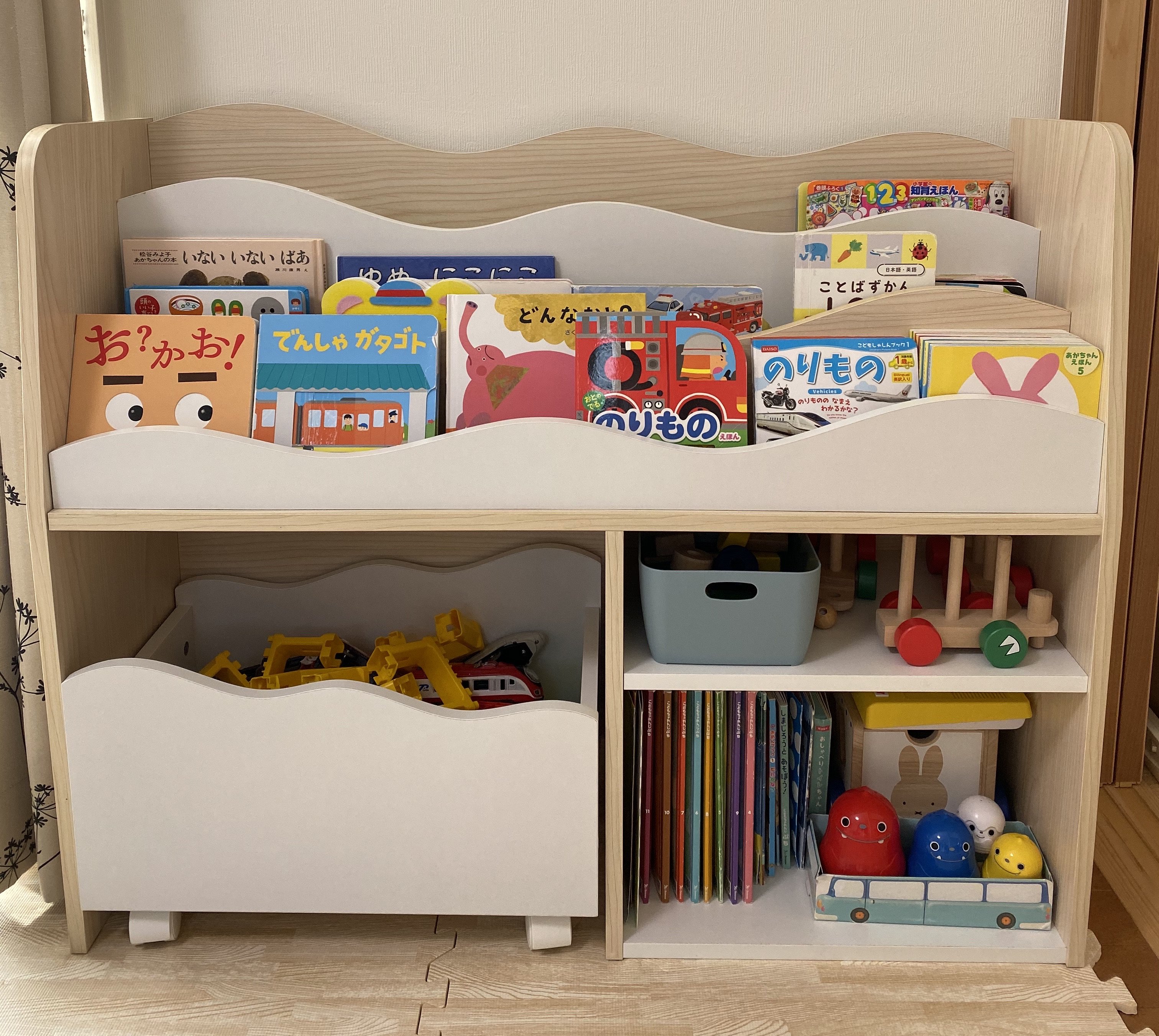 Twitter 上的 とーまま Kokuginrou うちはニトリの絵本棚使ってます 見た目の好みはあるかもですが 絵本もおもちゃもけっこう収納できて値段もそのくらいでした よかったら参考までに T Co To1yp8uevh Twitter