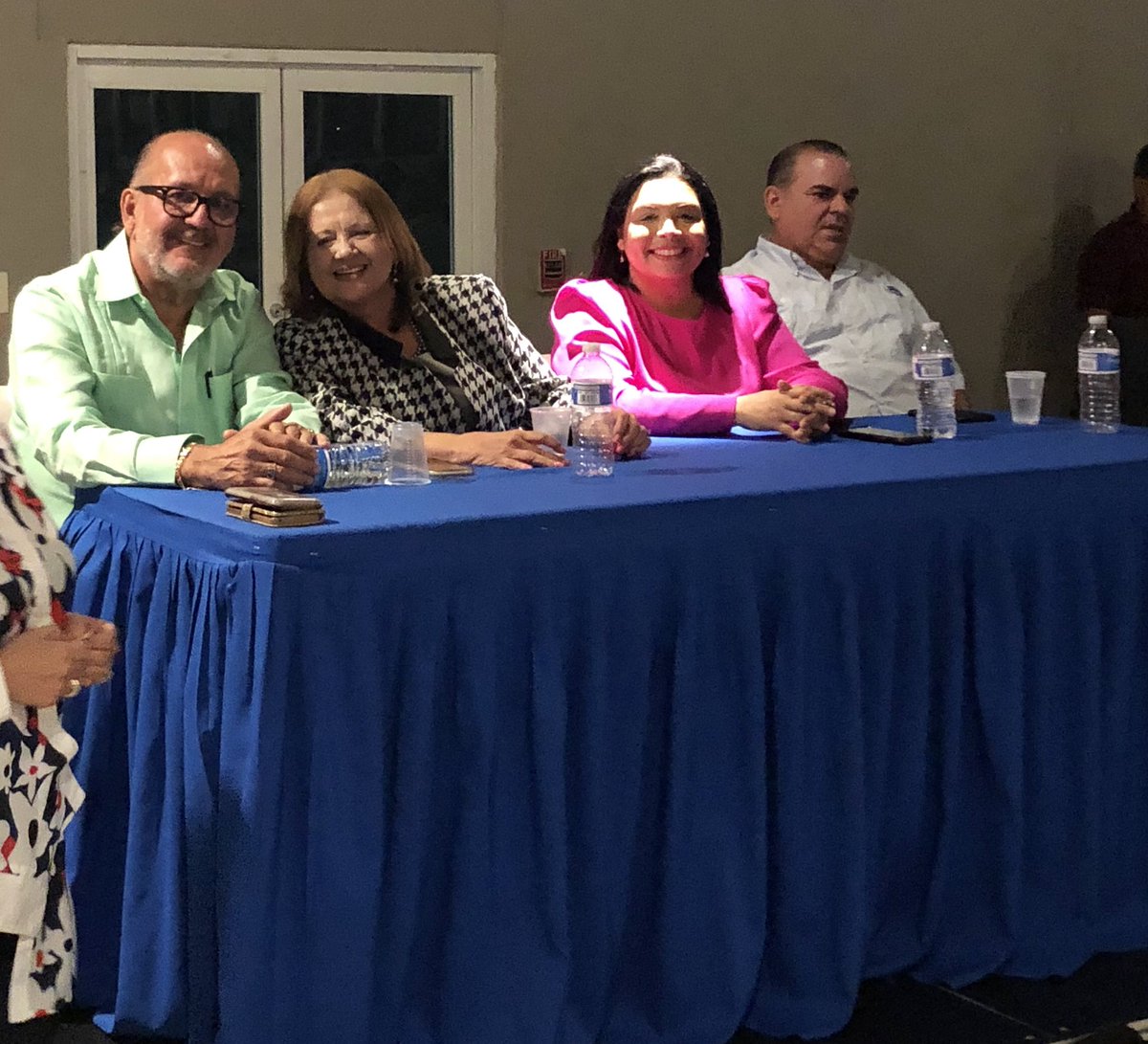 repjuniorperez's tweet photo. 🌴[REUNION] En reunión junto a nuestro Alcalde Ramon Luis Rivera, hijo y nuestra gente linda de Bayamón. #Trabajandoparati #Distrito7 #BayamonPresente #CapitaldelaPalma @mpadilla2020 @YashiraMLebron @del_melson https://t.co/bnxgaFX01t