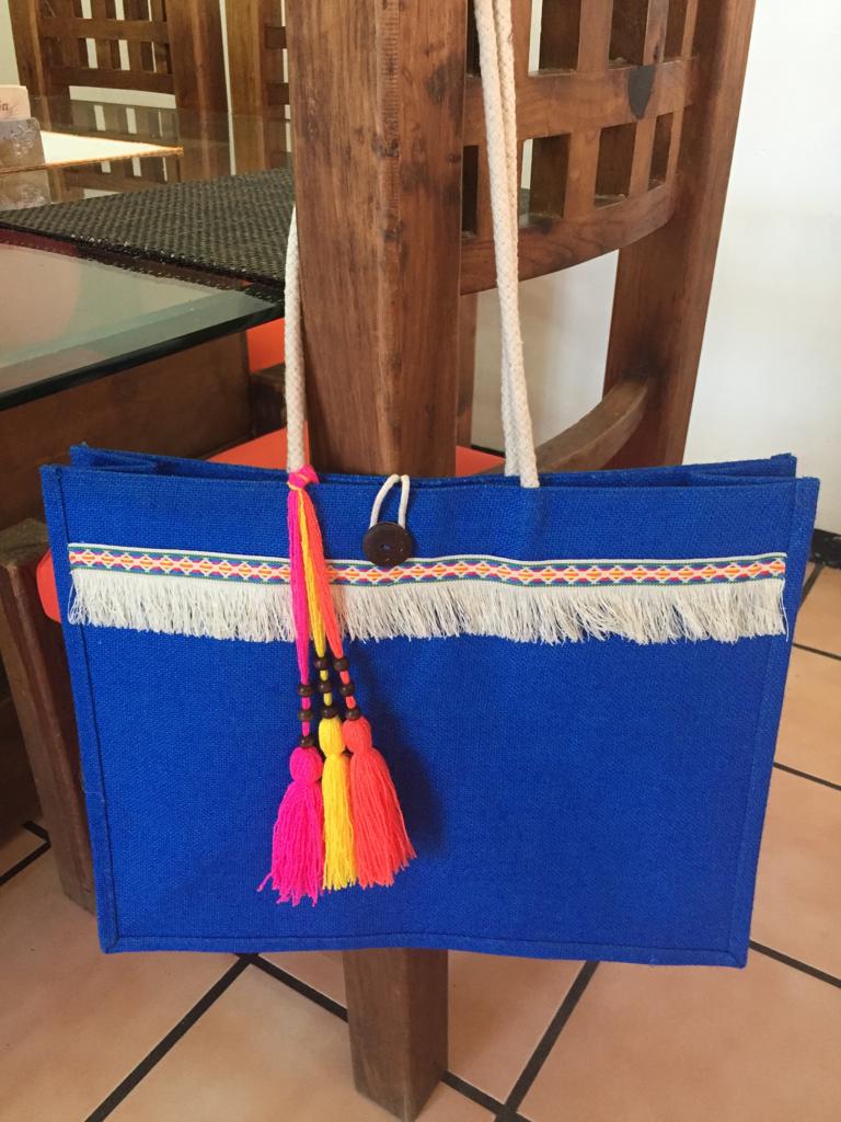 silvitony's tweet photo. #bolsas #yute #decoradas #artemanual #manualidades
Preciosas bolsas de yute decoradas a mano
Silvieni Artisanat, la navidad nos alcanza y este es un magnífico regalo. https://t.co/Txa4YVVMvn