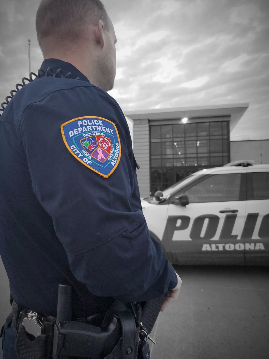 LtWilson252's tweet photo. As our community grows &amp; evolves, so does @AltoonaPD_Iowa. A new patch for our officers! We are your police. You are our community. Together we can encourage #diversity, embrace #inclusion, &amp; be the #hope for each other. @apdstallman
#altoonapd #community #partnership https://t.co/JDZxklOUge