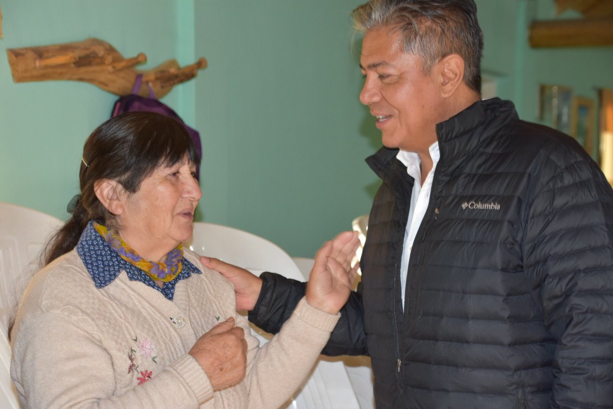 Rolo_Figueroa's tweet photo. #VisitaSorpresa a los abuelos de #Hco Que alegria reencontrarme con todos ellos . Siempre me reciben con  cariño y afecto. Que lindo es volver al #JardindelNeuquén https://t.co/b6txaAXagw