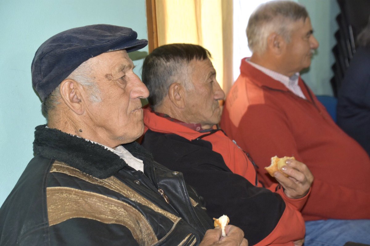 Rolo_Figueroa's tweet photo. #VisitaSorpresa a los abuelos de #Hco Que alegria reencontrarme con todos ellos . Siempre me reciben con  cariño y afecto. Que lindo es volver al #JardindelNeuquén https://t.co/b6txaAXagw