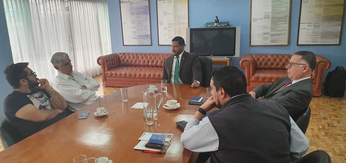 RanderPena's tweet photo. Extraordinaria reunión de trabajo en México con @fisgonmonero Director General del Instituto Nacional de Formación Política de Morena y @EderGuevaraM, con quienes revisamos los métodos formativos de nuestros Partidos y acordamos cooperación entre las escuelas de cuadros. https://t.co/f7pDrD0UKQ