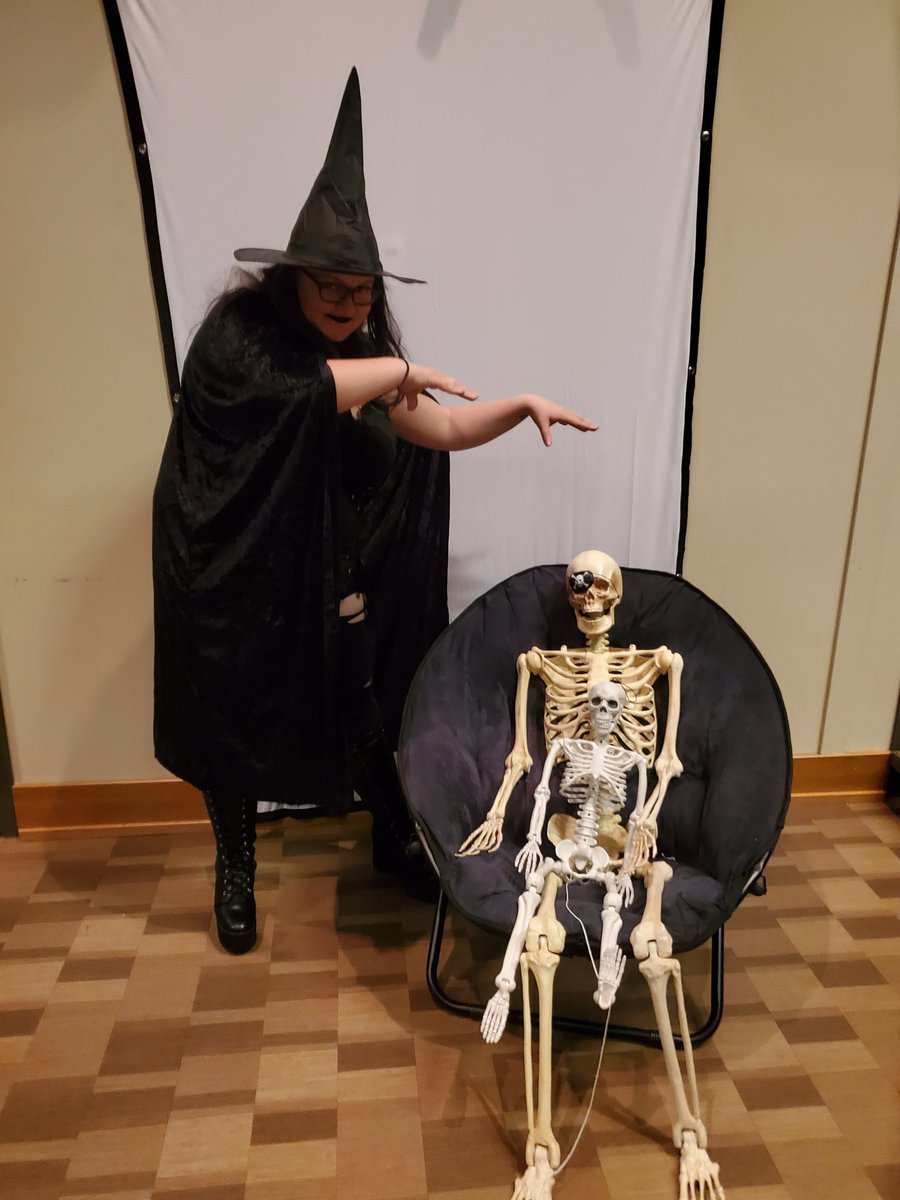 SylveonSherbert's tweet photo. Having a #Spooktacular time tonight at Spoopy Sounds of the Season #SpookySounds2019 https://t.co/9Fy7g15mmF