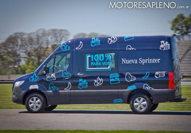 motoresapleno's tweet photo. #Pruebadinámica de la #NuevaSprinter de #MercedesBenz en el #AutódromoBA. #motoresapleno #industria
https://t.co/dAN9OFMrGX https://t.co/ScUHiRUkcW